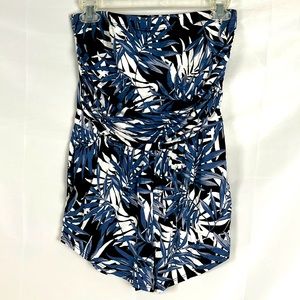 JW Loves Me Sleeveless Romper Blue & White Floral Size Medium